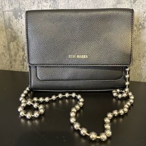 STEVE MADDEN CROSSBODY PURSE Black. Beaded detailed chain. Great conditi…